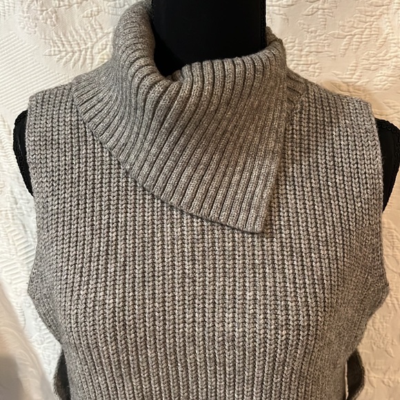 Anthropologie‎ cowl neck vest, size extra small - Picture 3 of 15